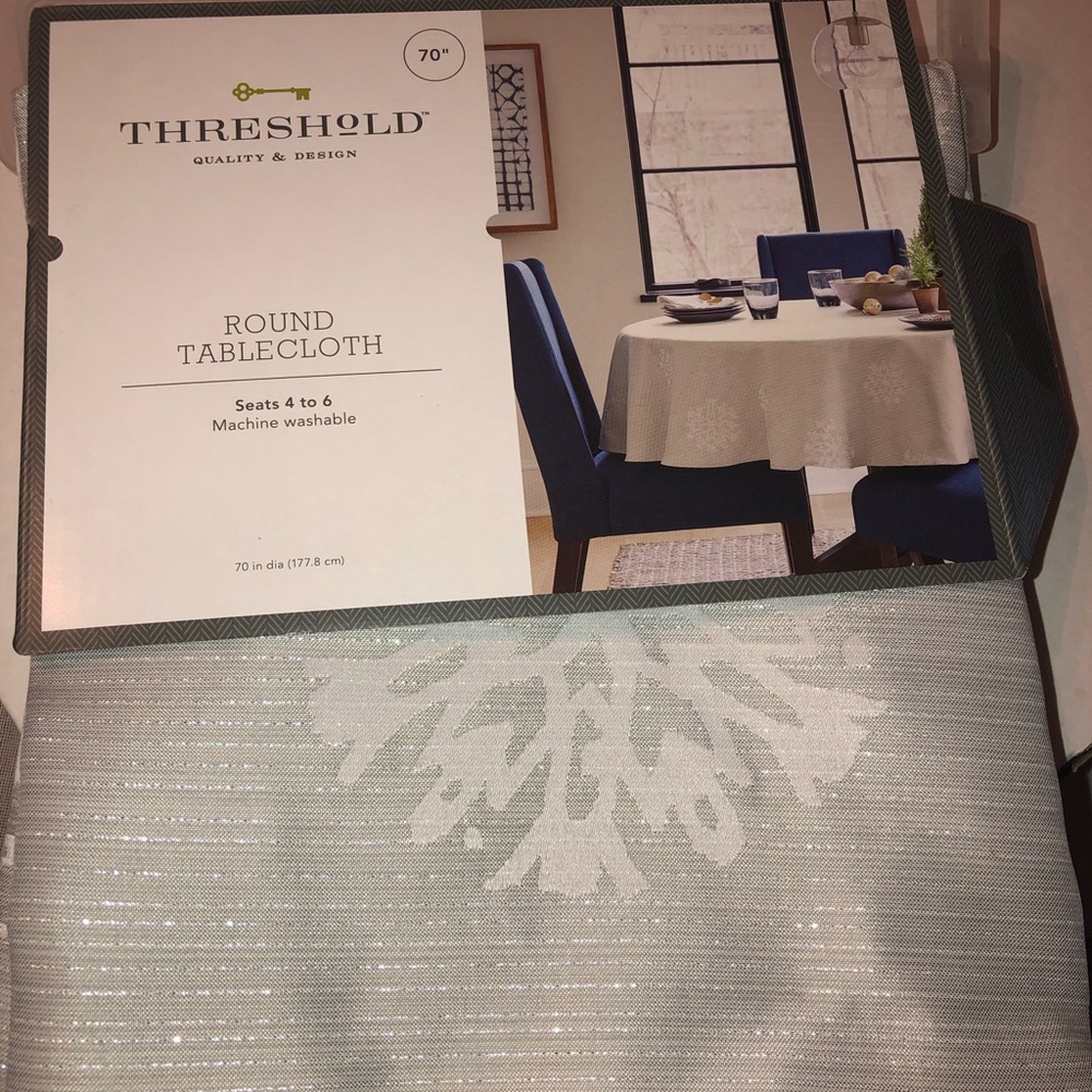 NWT-Threshold Round Snowflake Table Cloth